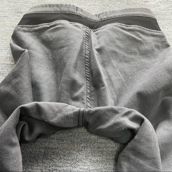 HELMUT LANG GRAY & BLACK SEAMED LEGGINGS - Picture 9 of 10